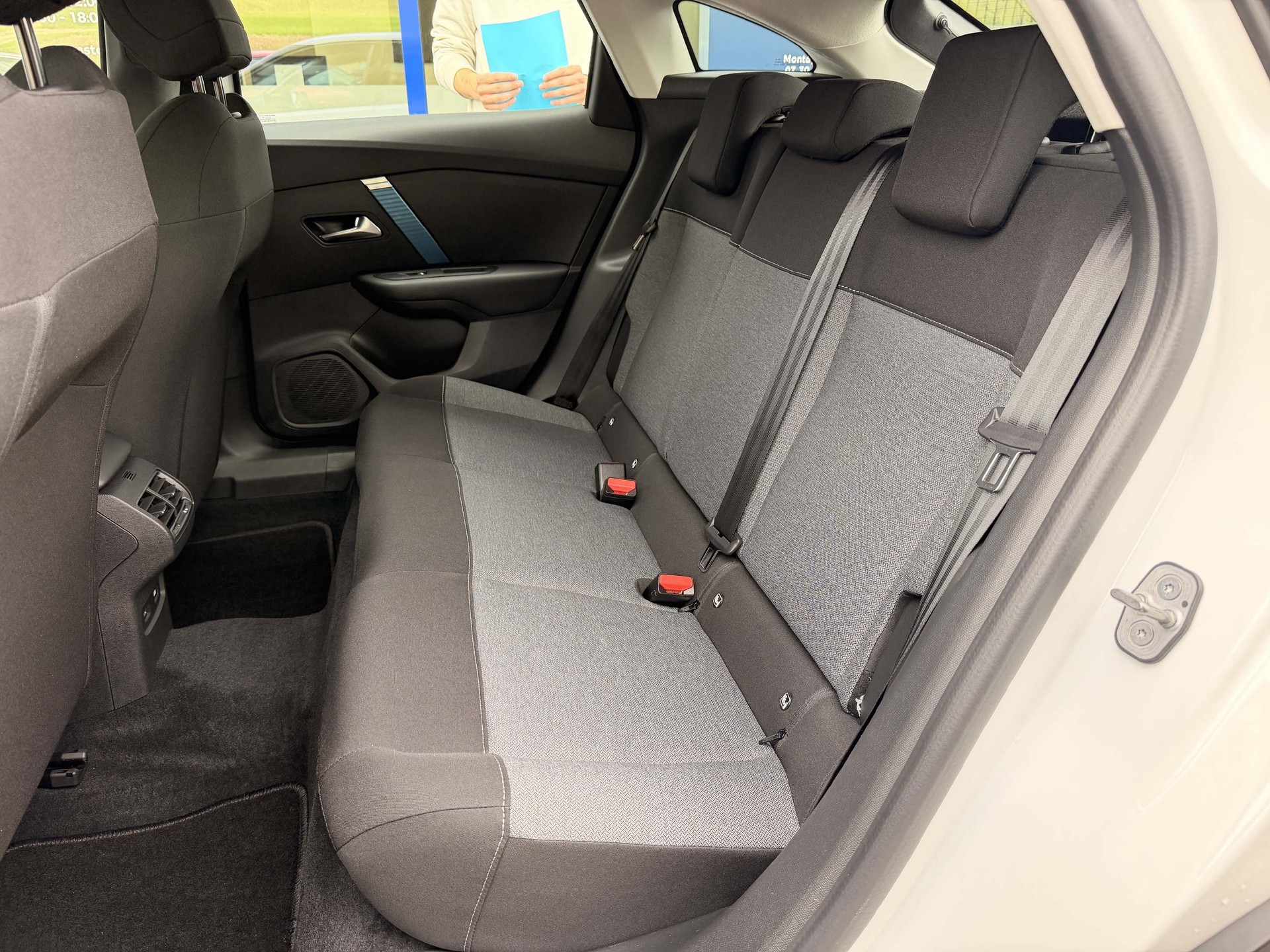 CITROEN C4 Live Pack 136PS 50kW/h-image-8