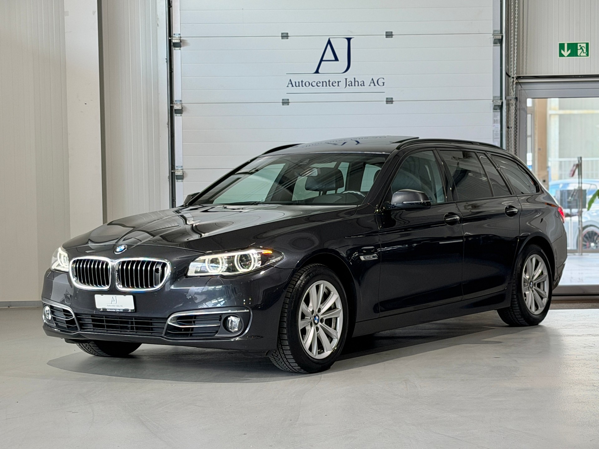 BMW 530d Touring xDrive Luxury Line Steptronic (CH) Facelift-showroom-element-1