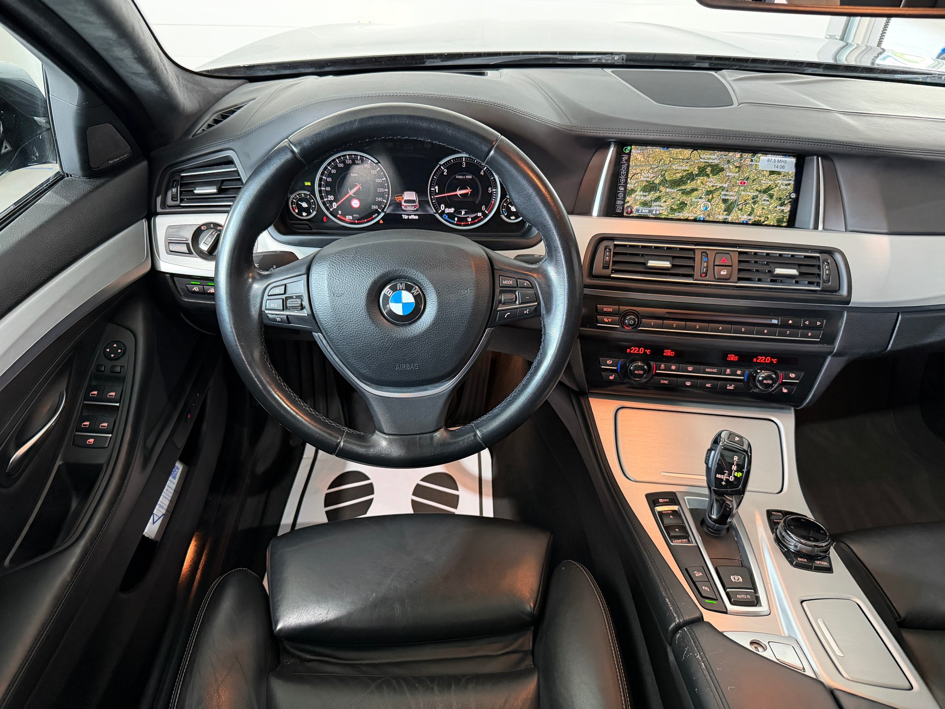 BMW 530d Touring xDrive Luxury Line Steptronic (CH) Facelift-image-9