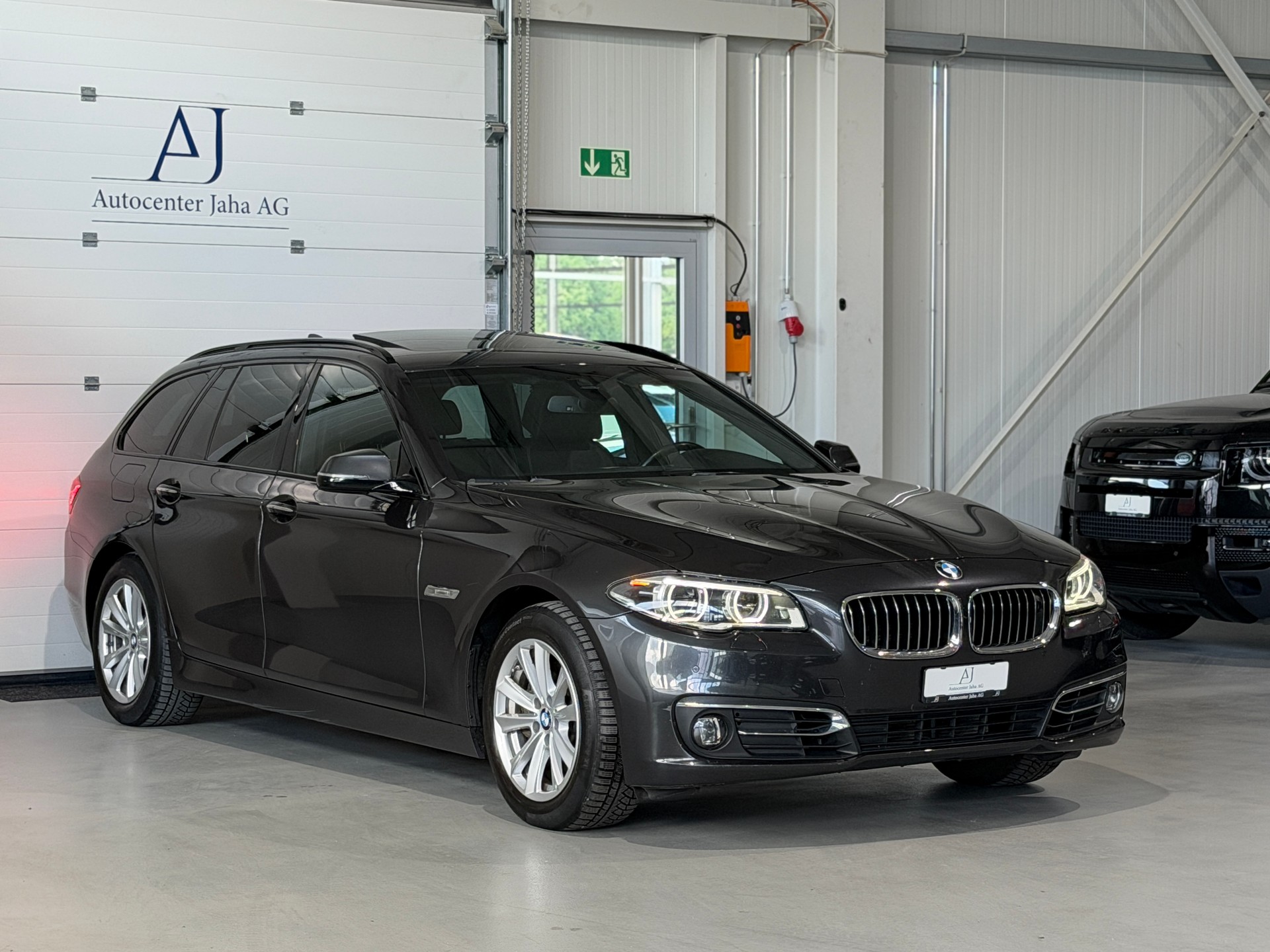 BMW 530d Touring xDrive Luxury Line Steptronic (CH) Facelift-image-4