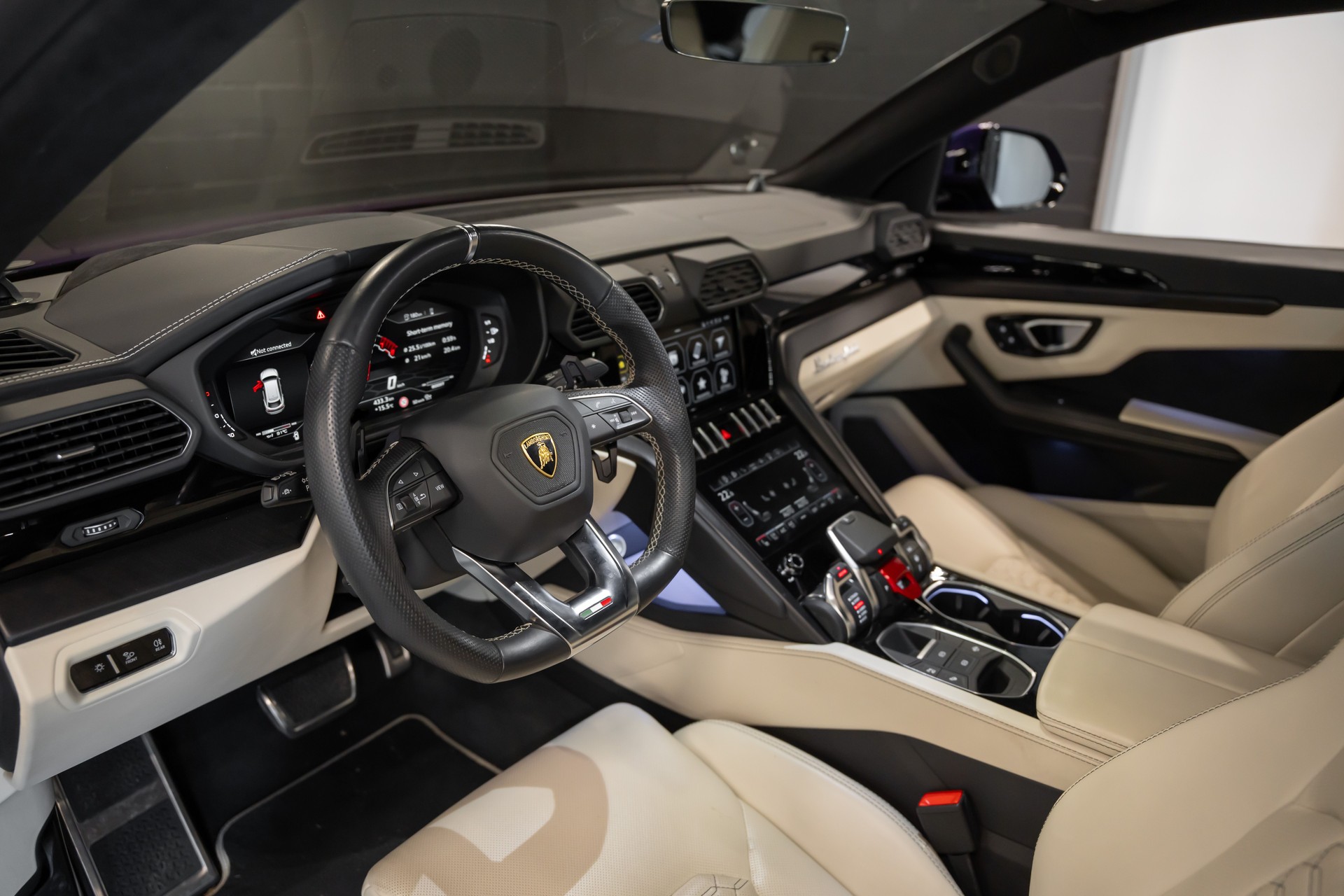 LAMBORGHINI Urus E-Gear Pearl Capsule / Viola Mithras / Bang & Olufsen / Pano-Schiebe Dach / Elektr. Sitze hinten-image-8