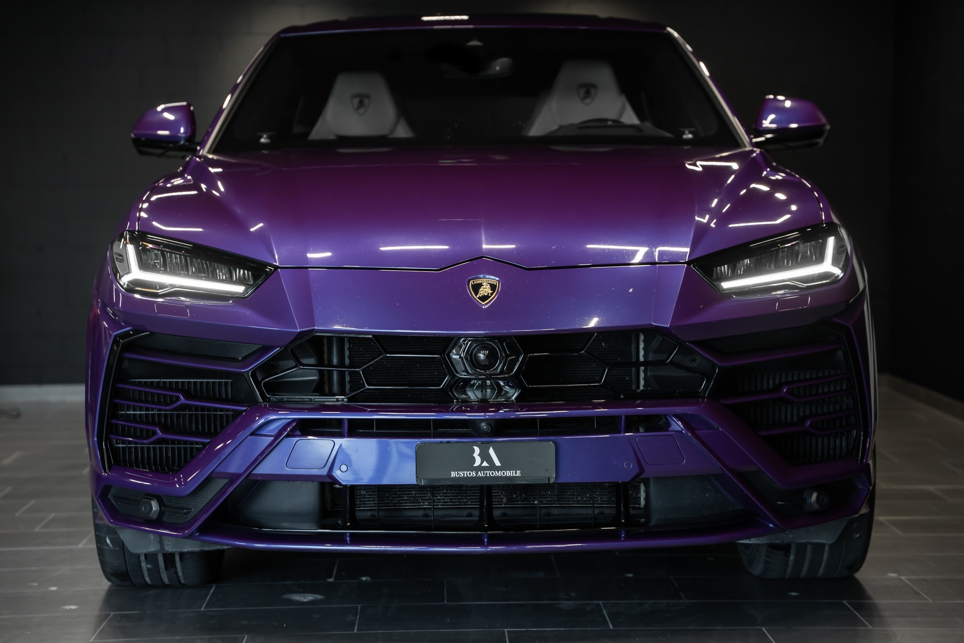 LAMBORGHINI Urus E-Gear Pearl Capsule / Viola Mithras / Bang & Olufsen / Pano-Schiebe Dach / Elektr. Sitze hinten-image-5