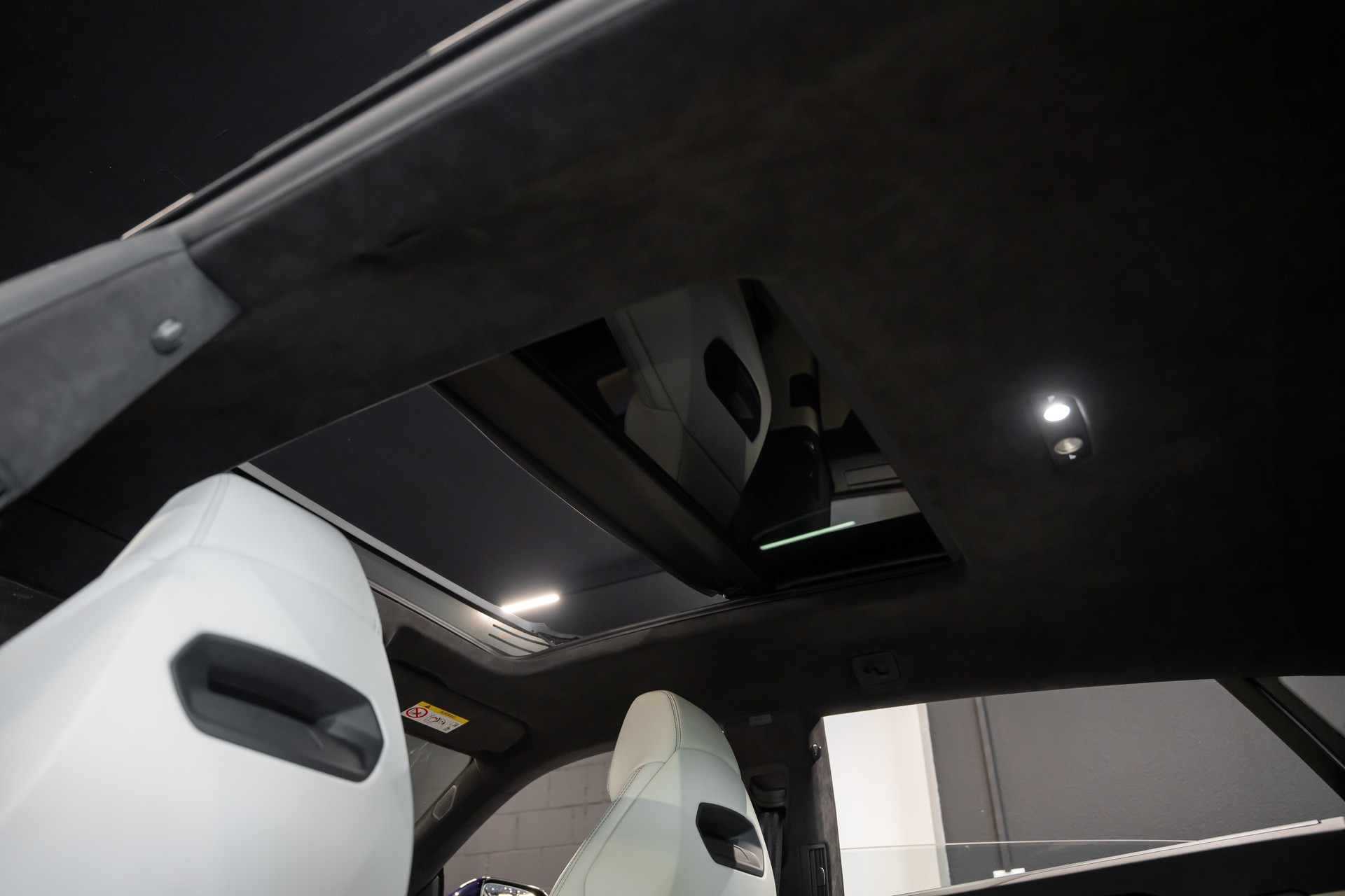 LAMBORGHINI Urus E-Gear Pearl Capsule / Viola Mithras / Bang & Olufsen / Pano-Schiebe Dach / Elektr. Sitze hinten-image-13