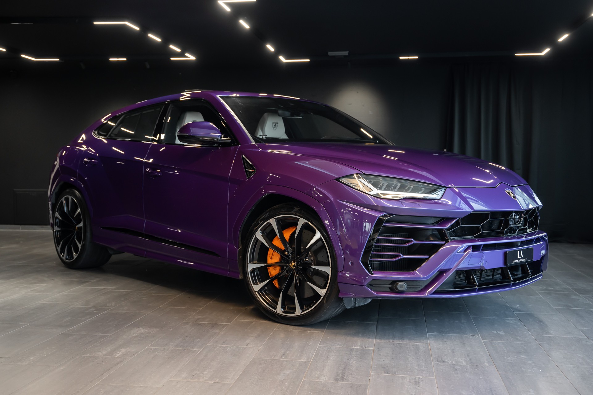 LAMBORGHINI Urus E-Gear Pearl Capsule / Viola Mithras / Bang & Olufsen / Pano-Schiebe Dach / Elektr. Sitze hinten