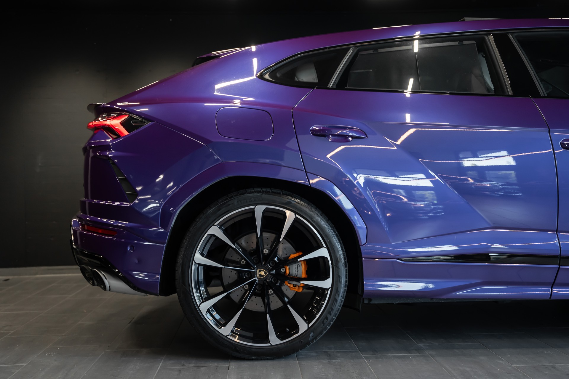 LAMBORGHINI Urus E-Gear Pearl Capsule / Viola Mithras / Bang & Olufsen / Pano-Schiebe Dach / Elektr. Sitze hinten-image-4