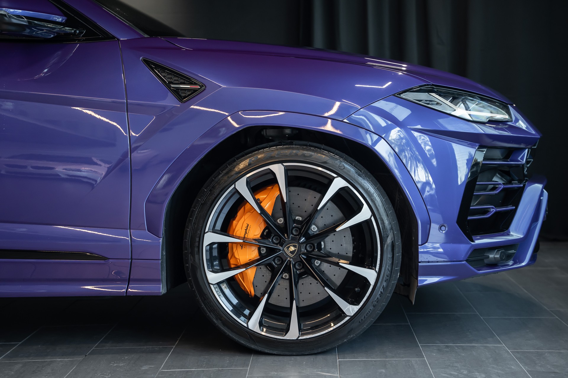 LAMBORGHINI Urus E-Gear Pearl Capsule / Viola Mithras / Bang & Olufsen / Pano-Schiebe Dach / Elektr. Sitze hinten-image-3