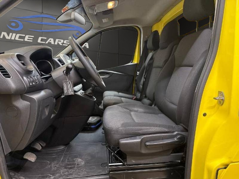 RENAULT Trafic 2.0 ENERGY dCi145 3.0t Business L1H1-image-10