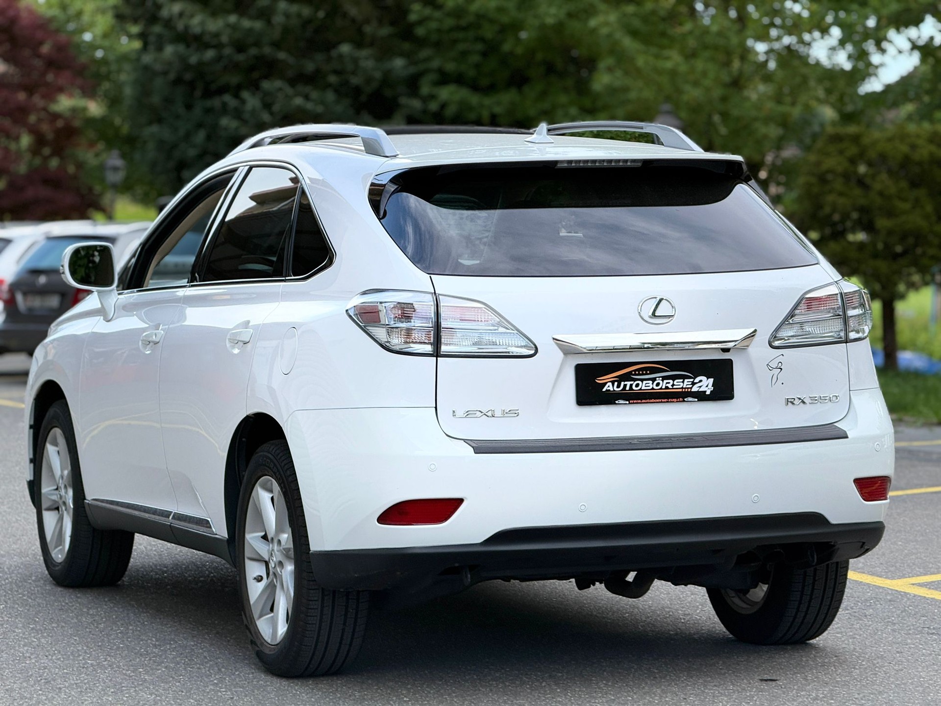 LEXUS RX 350 Executive-showroom-element-3