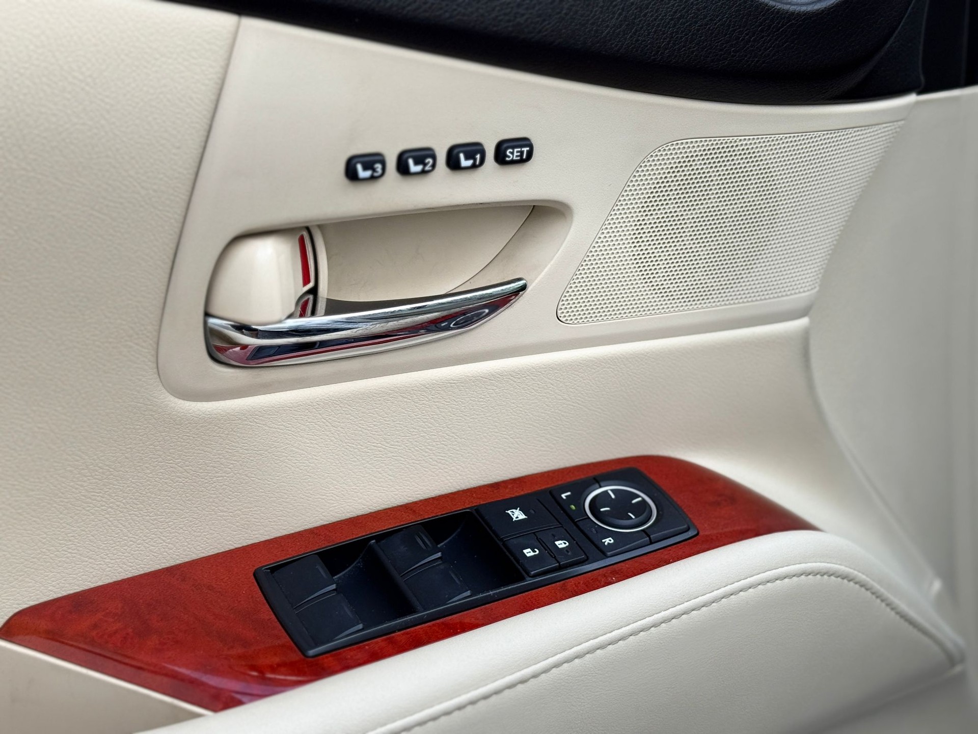 LEXUS RX 350 Executive-image-17