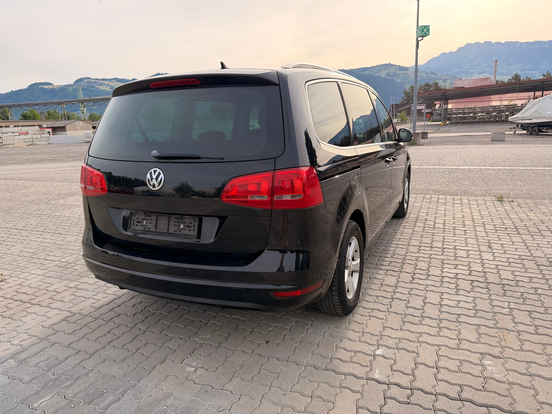 VW Sharan 2.0 TDI BlueMotion Technology Highline-showroom-element-3