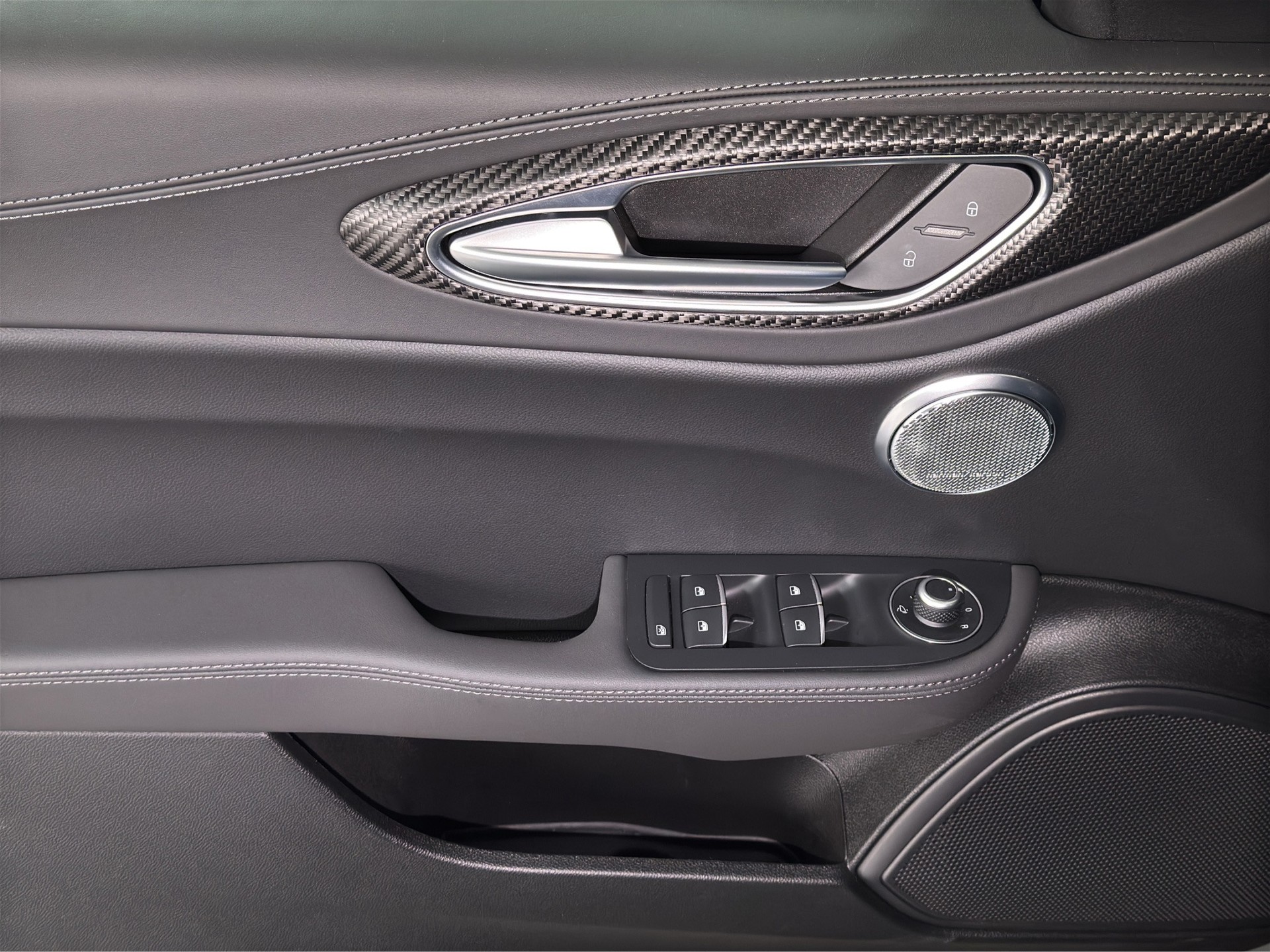 ALFA ROMEO Giulia 2.9 V6 Quadrifoglio-image-9