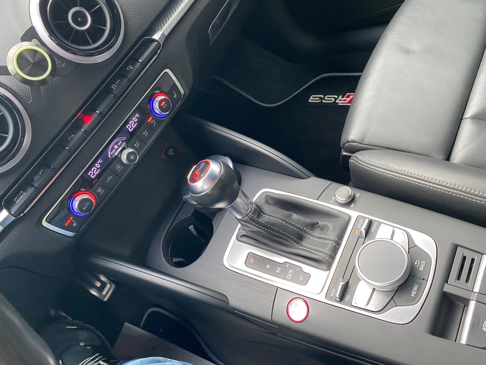 AUDI RS3 2.5 TSI quattro S-tronic-image-10
