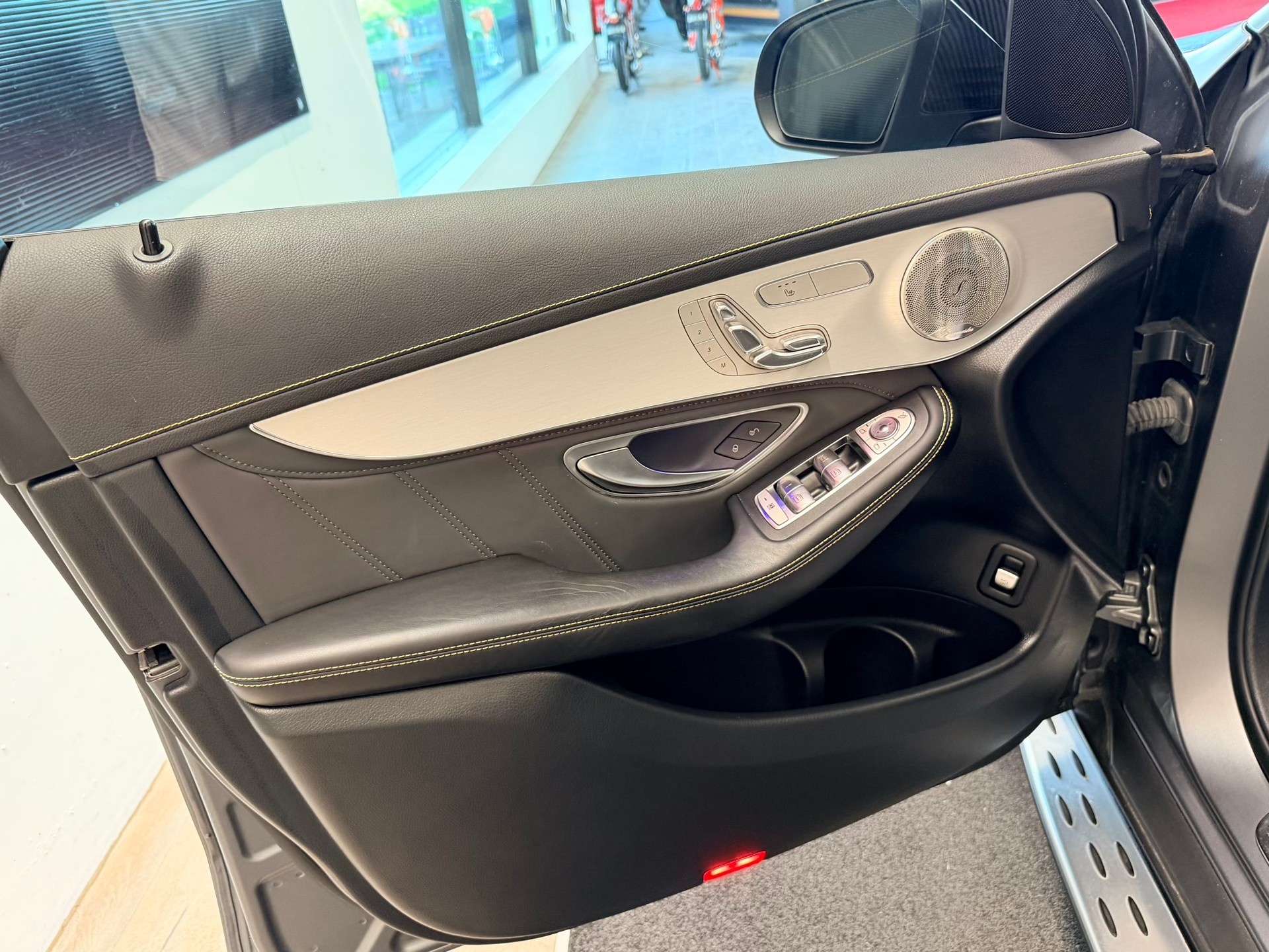 MERCEDES-BENZ GLC 63 S AMG 4Matic 9G-Tronic-image-12