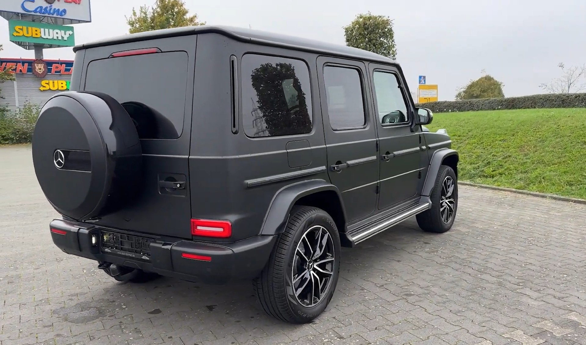 MERCEDES-BENZ G 400 d AMG Line 9G-Tronic-showroom-element-1