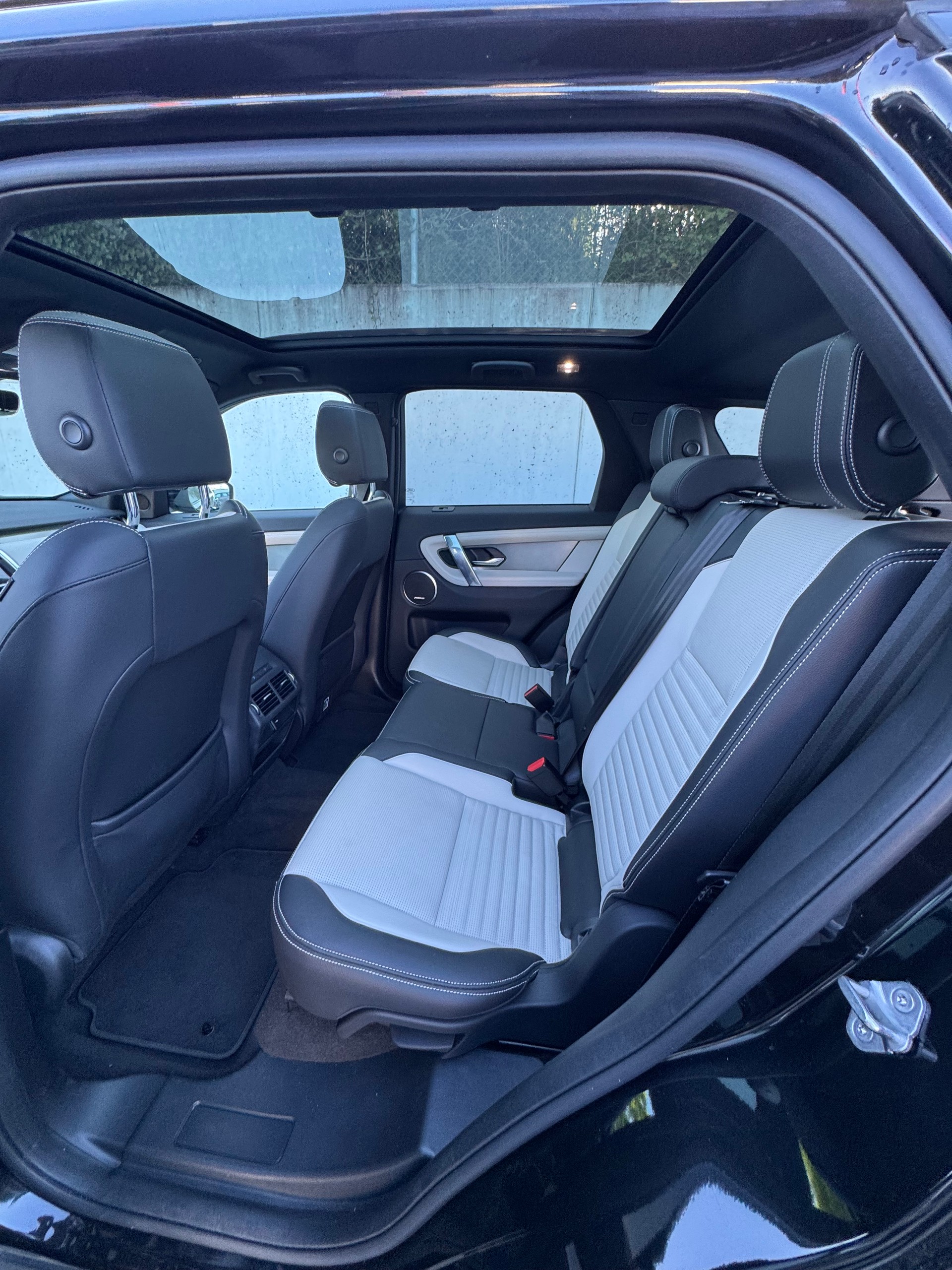 LAND ROVER 2.0 Si4 250 R-Dynamic SE-image-5
