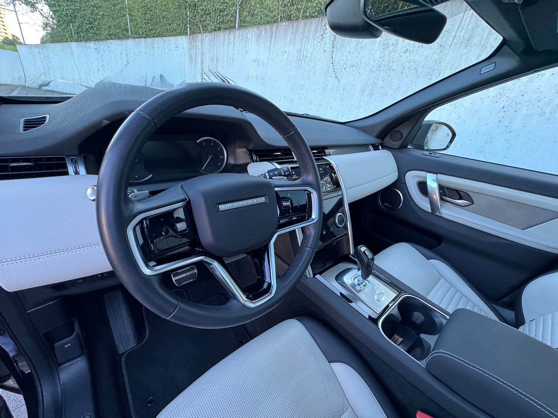LAND ROVER 2.0 Si4 250 R-Dynamic SE-image-3