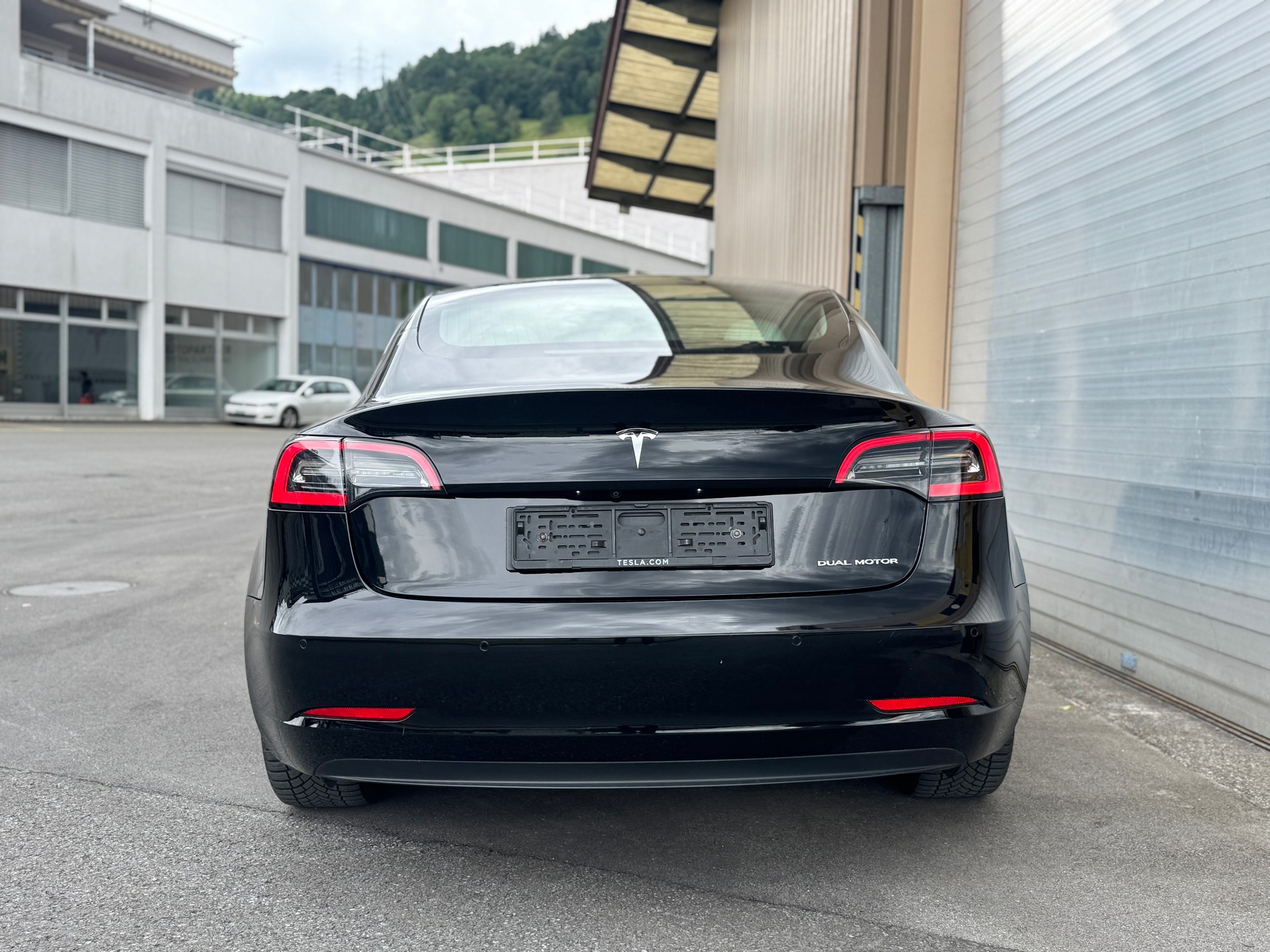 TESLA Model 3 Long Range Dual Motor AWD-image-4
