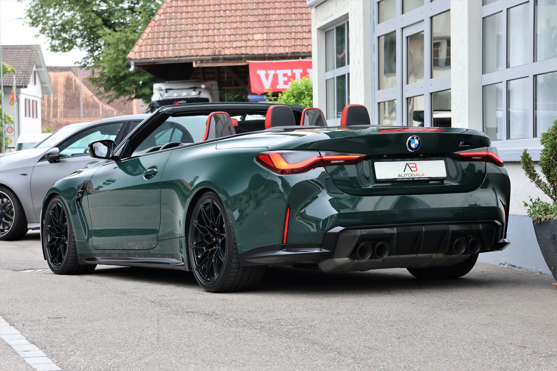 BMW M4 Cabrio Competition M xDrive (CH) *BRITISH RACING GREEN*-image-9