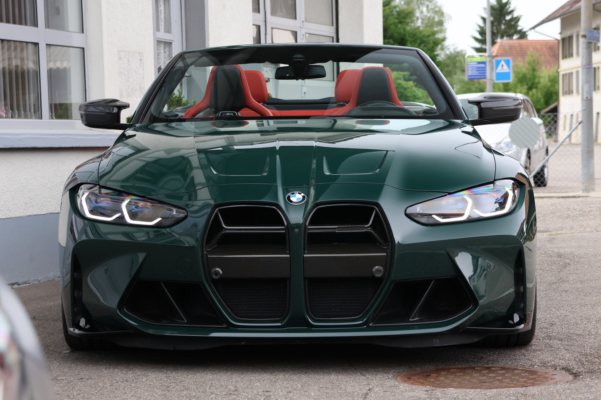 BMW M4 Cabrio Competition M xDrive (CH) *BRITISH RACING GREEN*-showroom-element-1