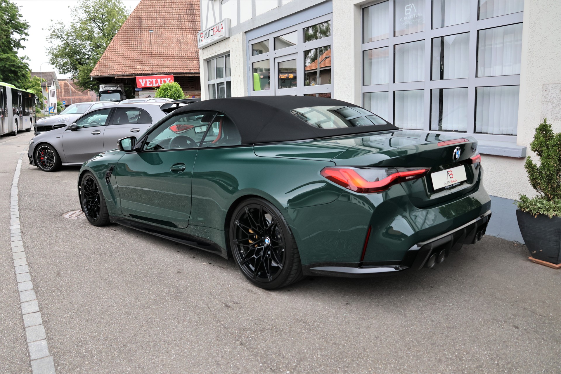 BMW M4 Cabrio Competition M xDrive (CH) *BRITISH RACING GREEN*-image-5