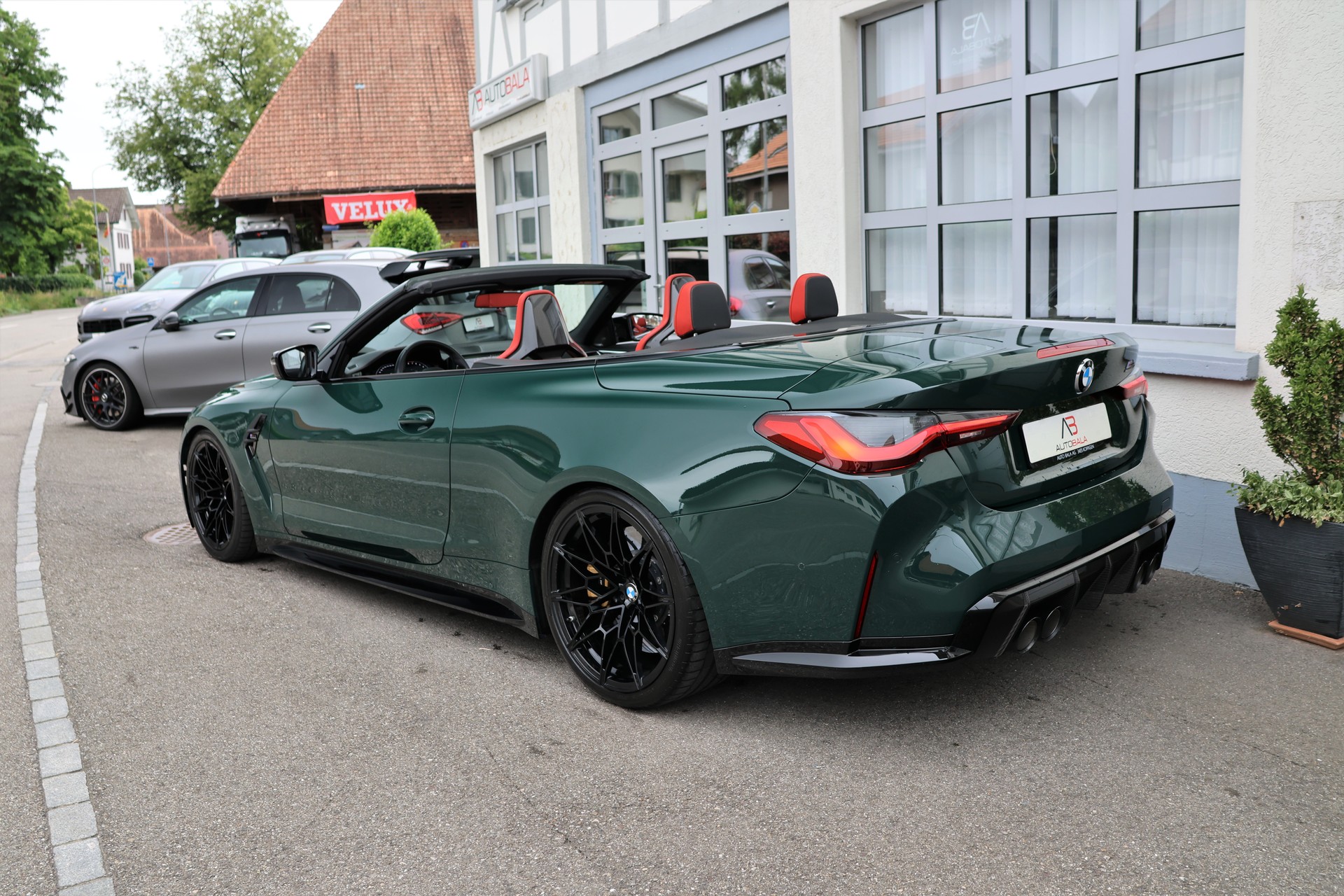 BMW M4 Cabrio Competition M xDrive (CH) *BRITISH RACING GREEN*-image-13
