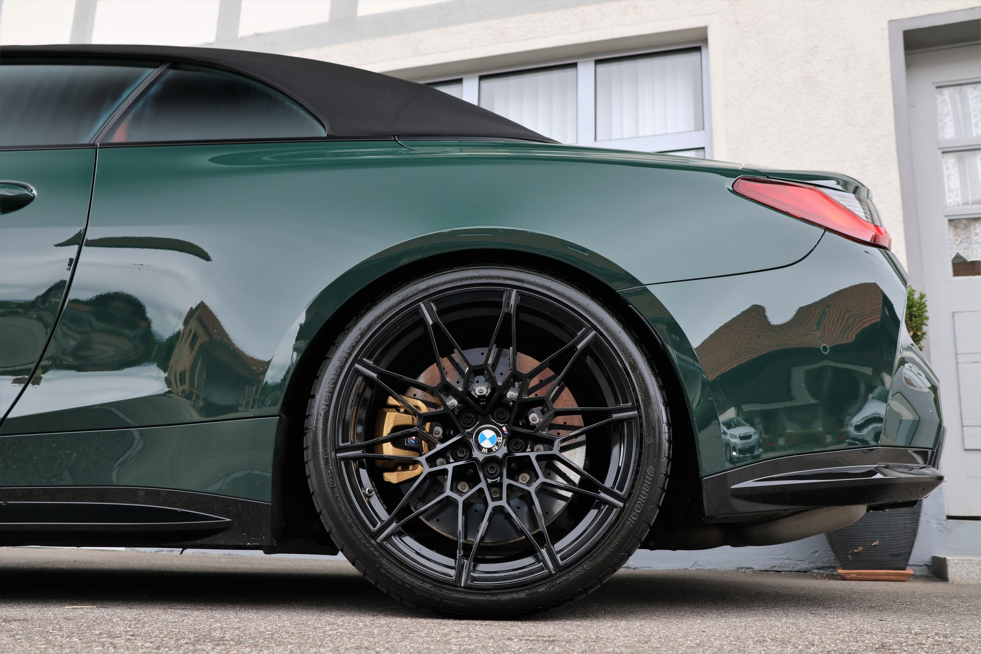 BMW M4 Cabrio Competition M xDrive (CH) *BRITISH RACING GREEN*-image-6