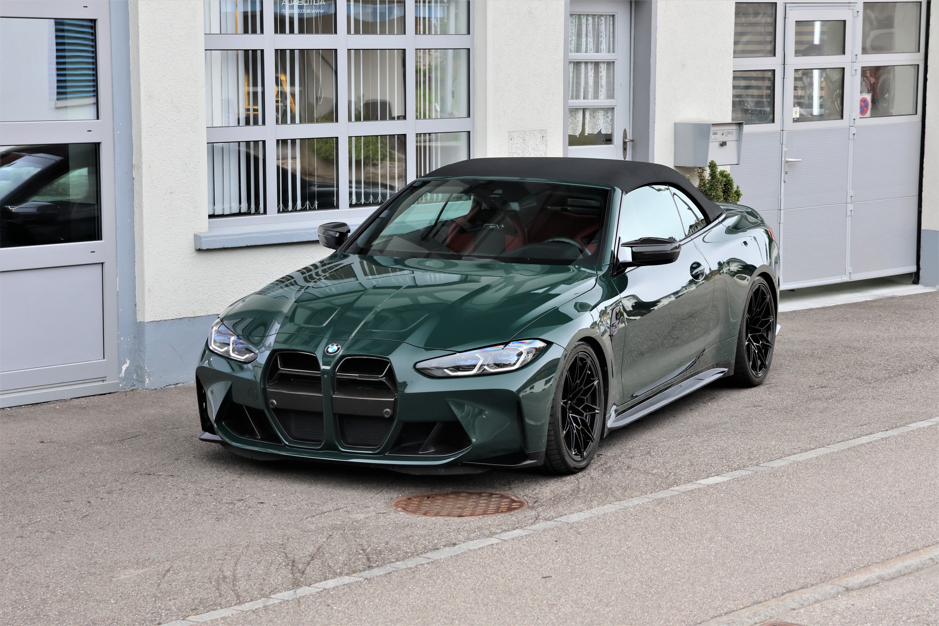 BMW M4 Cabrio Competition M xDrive (CH) *BRITISH RACING GREEN*-image-8