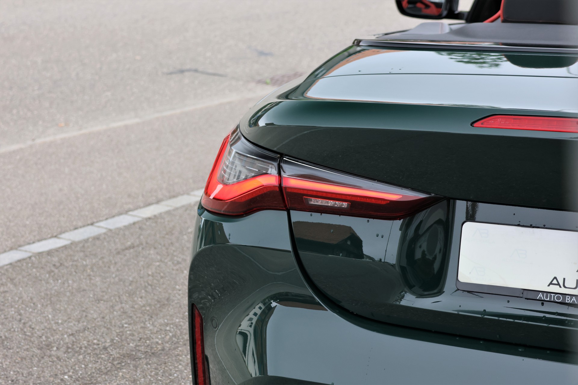BMW M4 Cabrio Competition M xDrive (CH) *BRITISH RACING GREEN*-image-12
