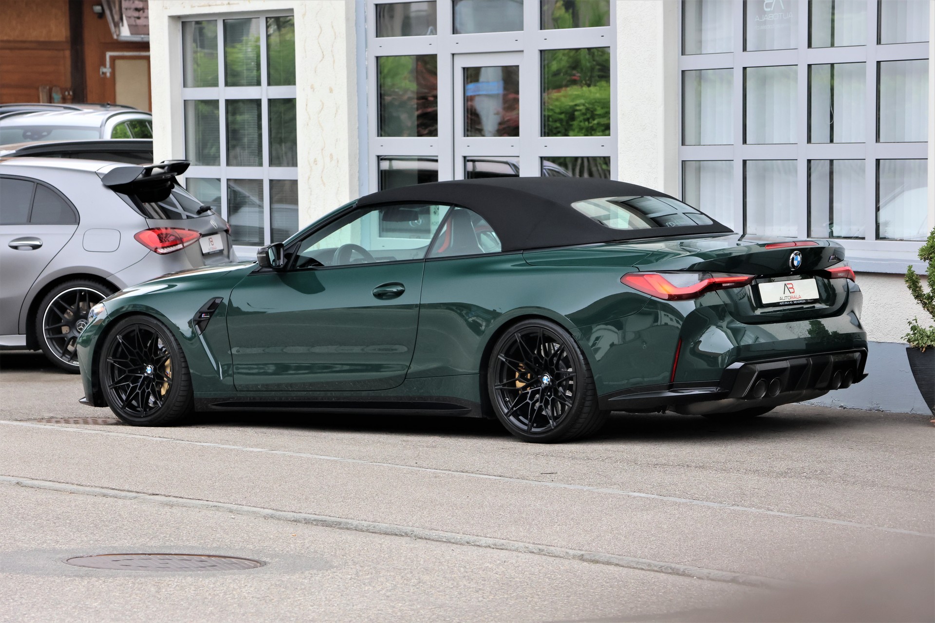 BMW M4 Cabrio Competition M xDrive (CH) *BRITISH RACING GREEN*-image-4