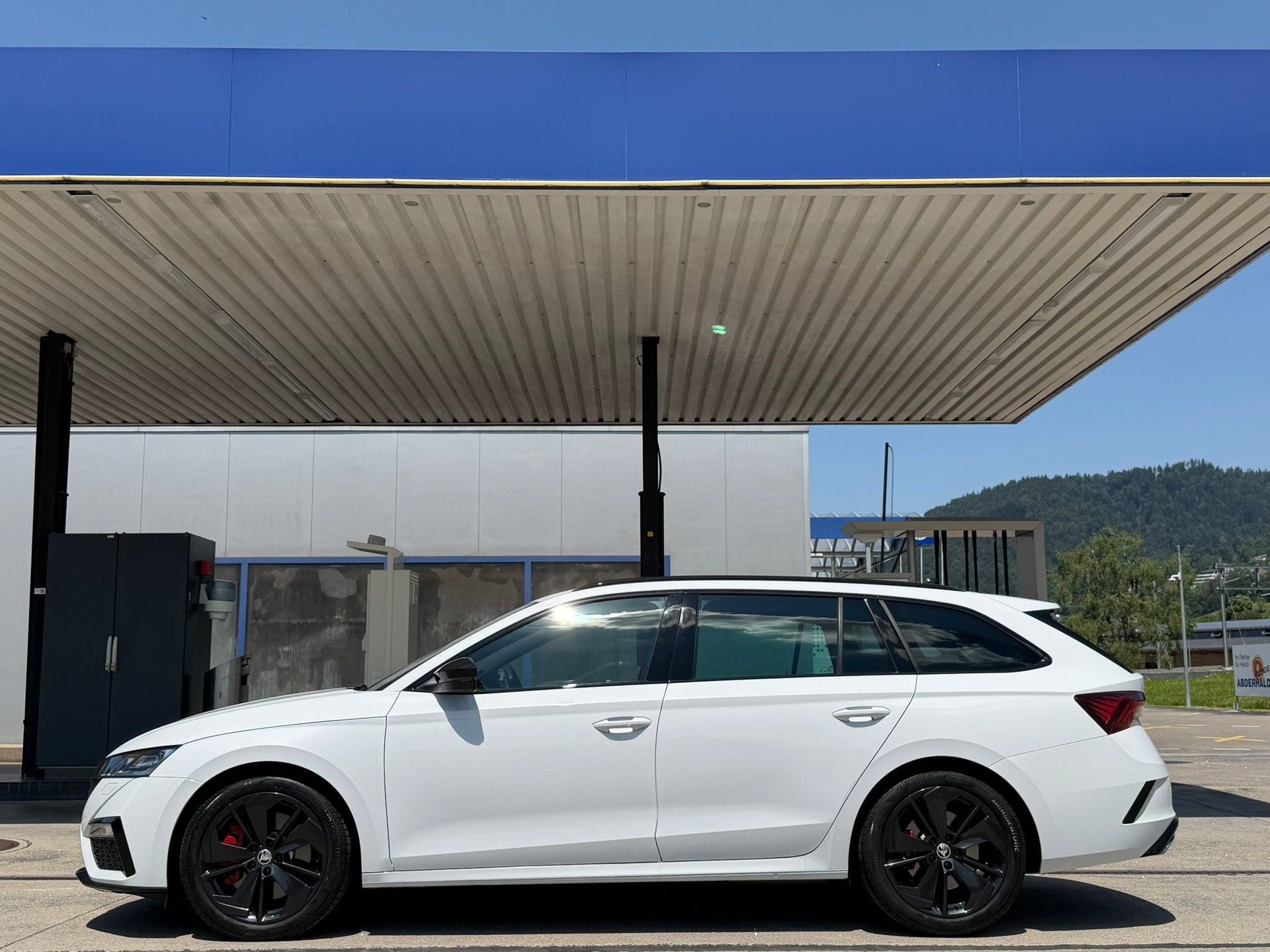 SKODA Octavia Combi 2.0 TSI DSG RS *Top Zustand**Top Ausstattung*-showroom-element-3