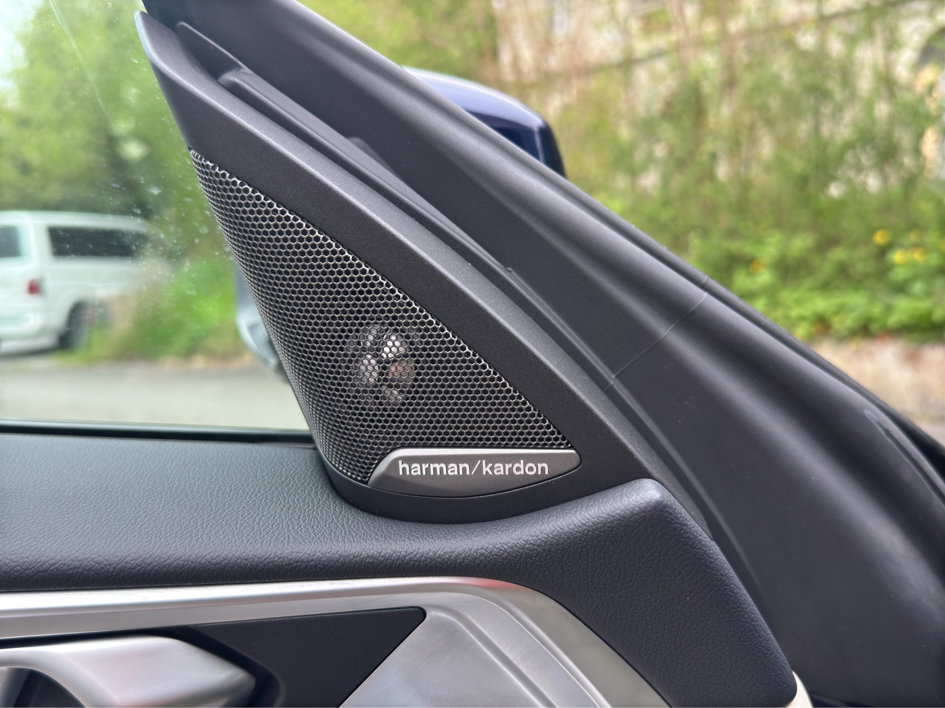 BMW M440d xDrive 48V Coupé (CH) INDIVIDUAL-image-18