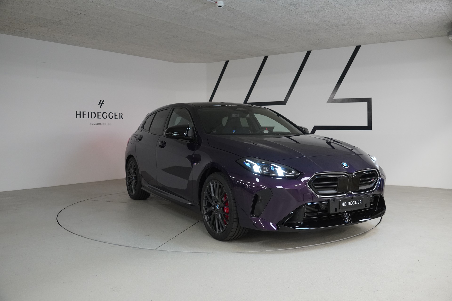 BMW M135 xDrive M Sport Pro-showroom-element-2