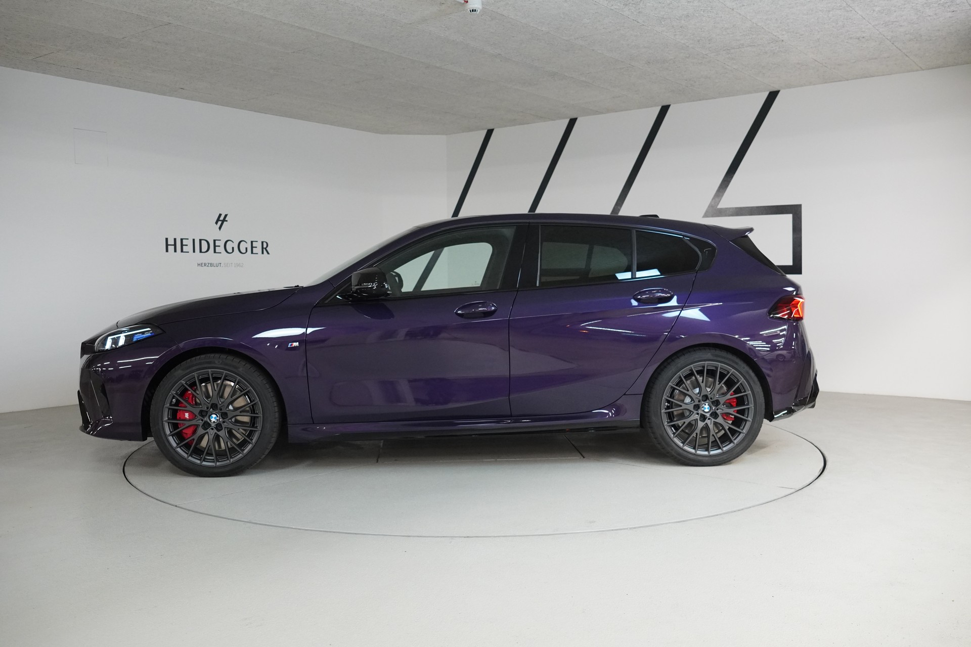 BMW M135 xDrive M Sport Pro-showroom-element-3