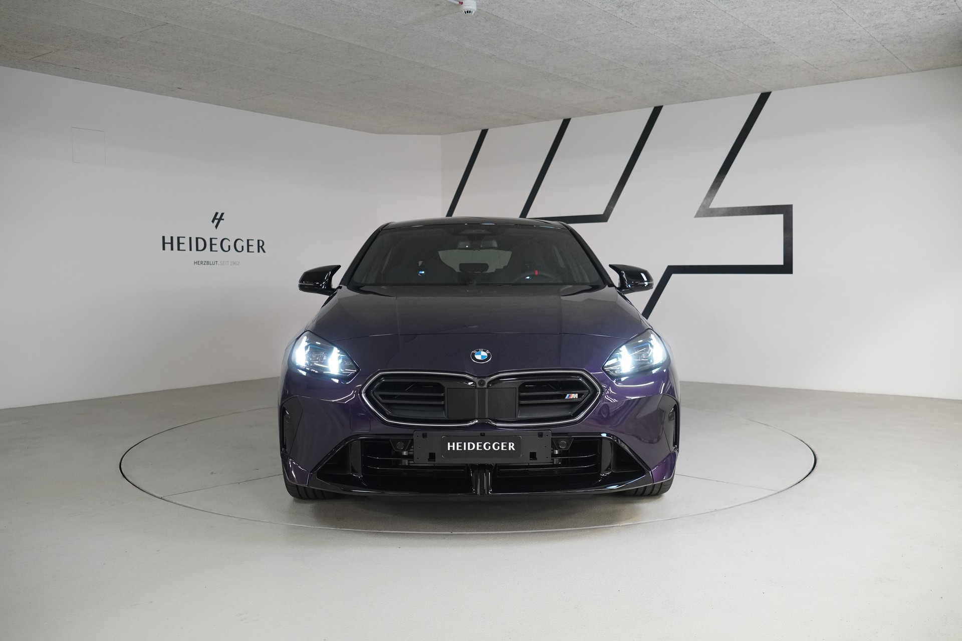 BMW M135 xDrive M Sport Pro-showroom-element-1