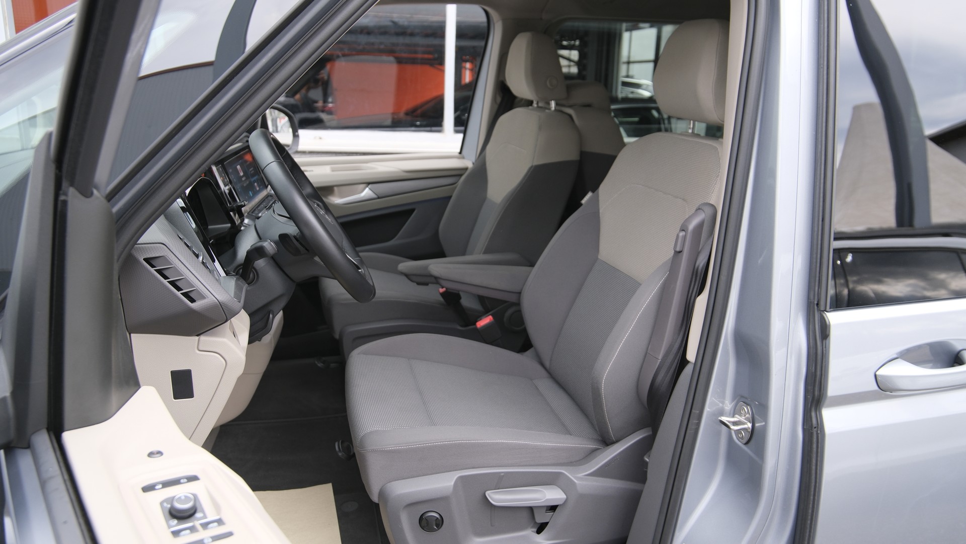 VW Multivan 2.0 TDI Life Edition DSG Lang *vis a vis Sitze *-showroom-element-3