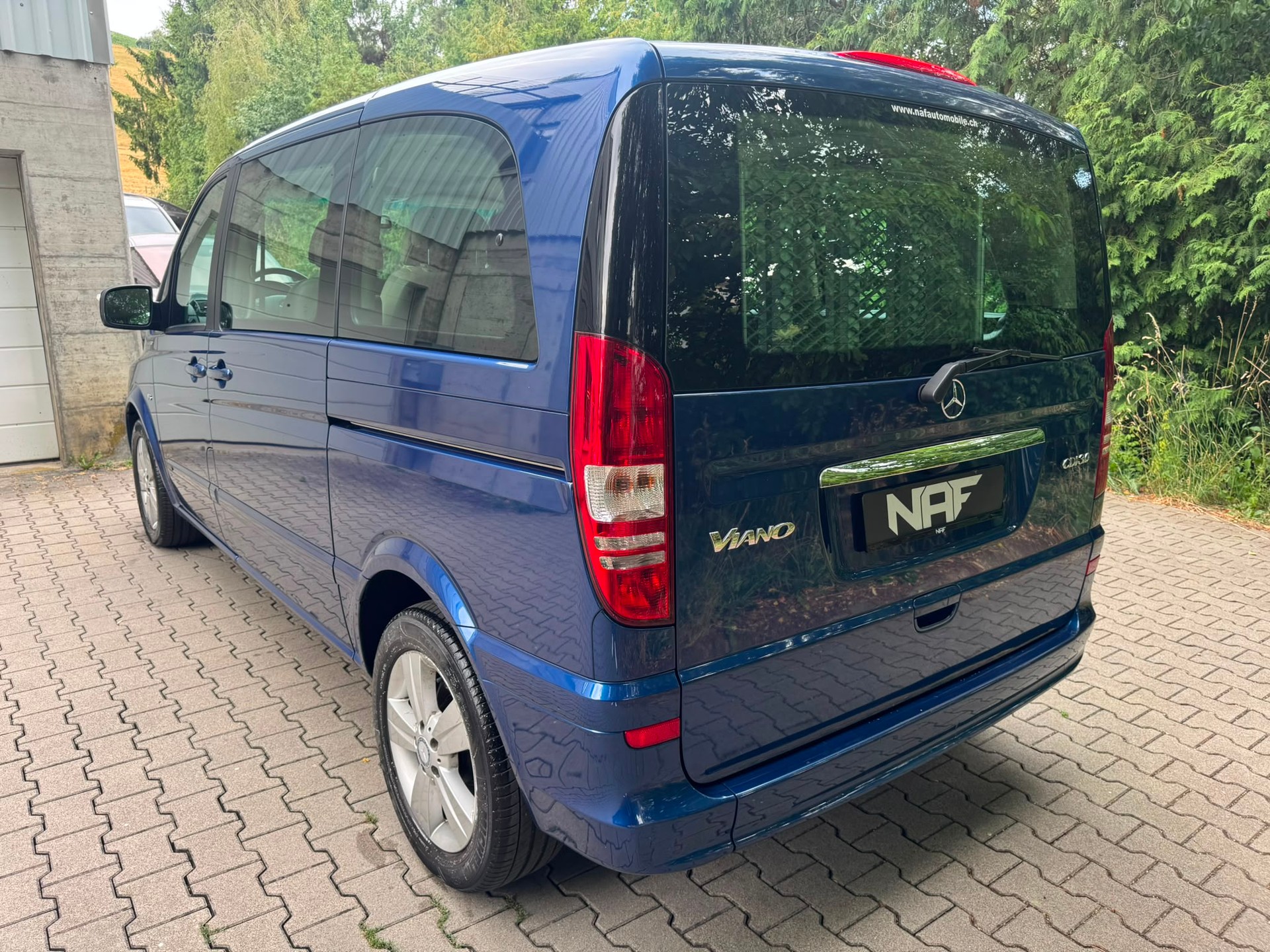 MERCEDES-BENZ Viano 3.0 CDI Blue Efficiency Ambiente A-showroom-element-3