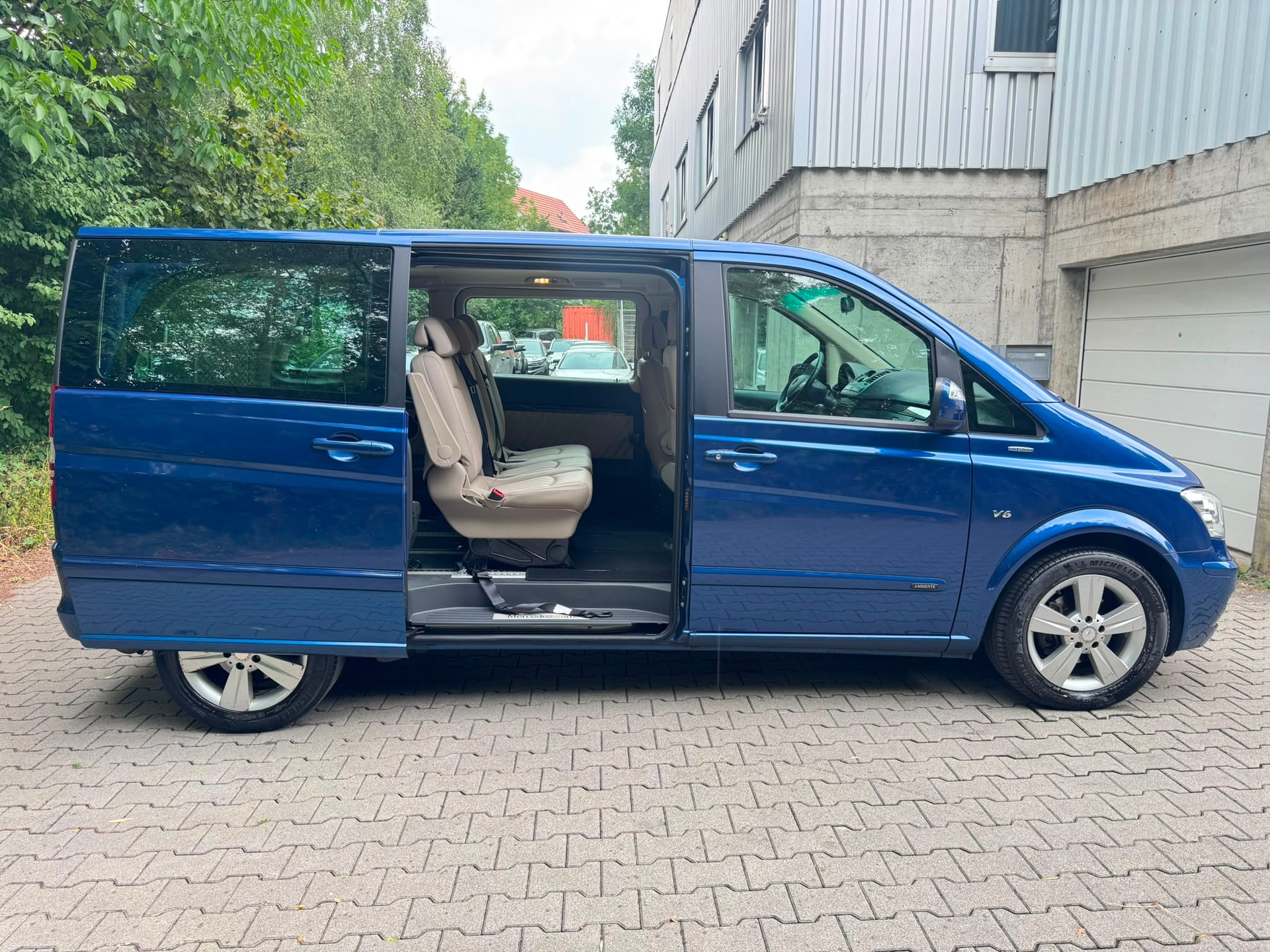 MERCEDES-BENZ Viano 3.0 CDI Blue Efficiency Ambiente A-image-7