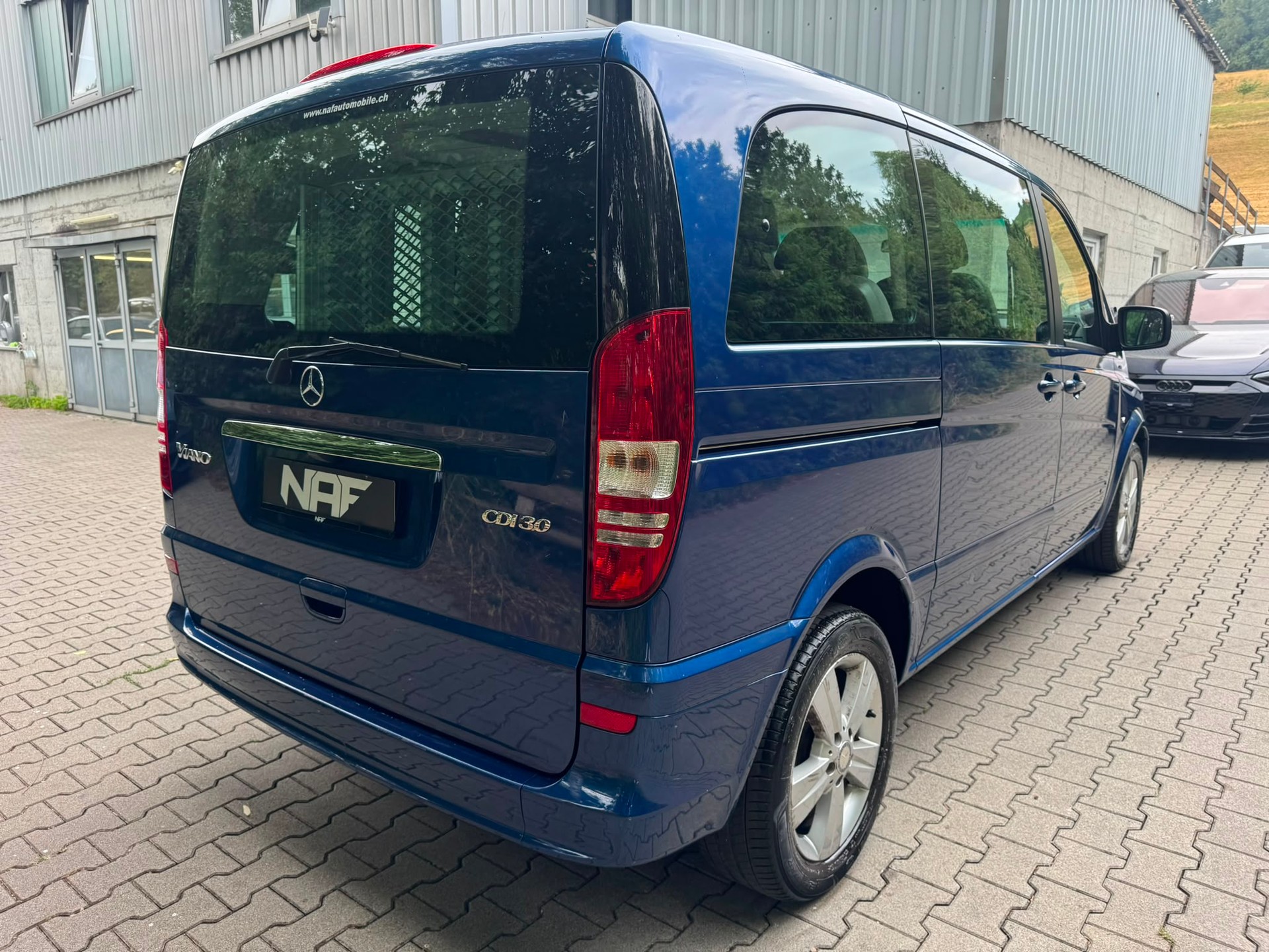 MERCEDES-BENZ Viano 3.0 CDI Blue Efficiency Ambiente A-image-5