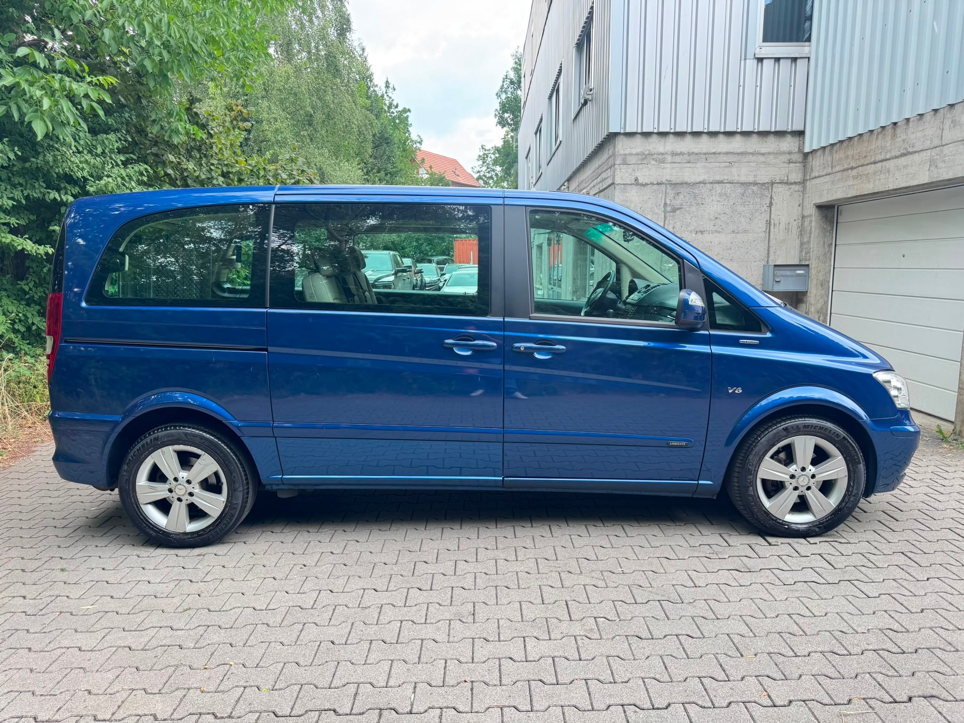 MERCEDES-BENZ Viano 3.0 CDI Blue Efficiency Ambiente A-image-6