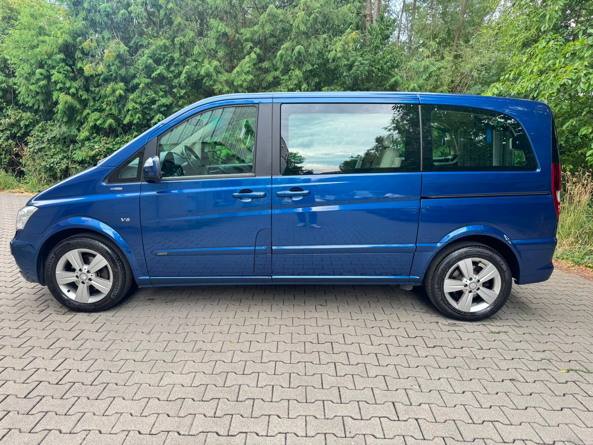 MERCEDES-BENZ Viano 3.0 CDI Blue Efficiency Ambiente A-showroom-element-2