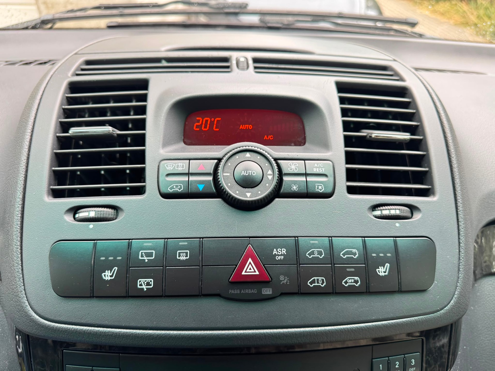 MERCEDES-BENZ Viano 3.0 CDI Blue Efficiency Ambiente A-image-25