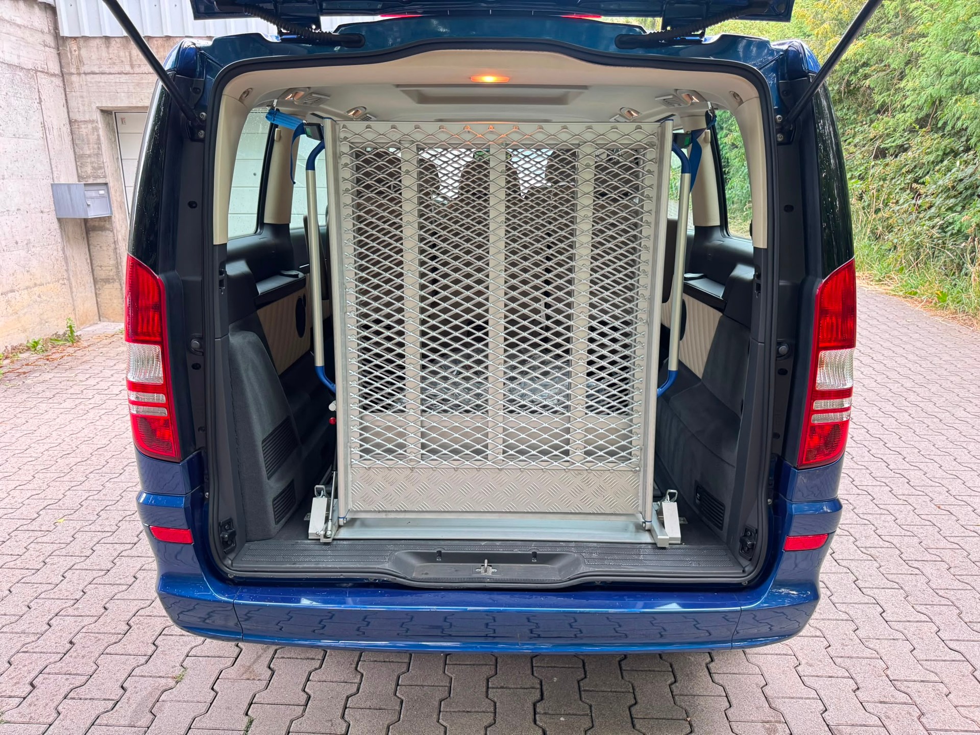 MERCEDES-BENZ Viano 3.0 CDI Blue Efficiency Ambiente A-image-14