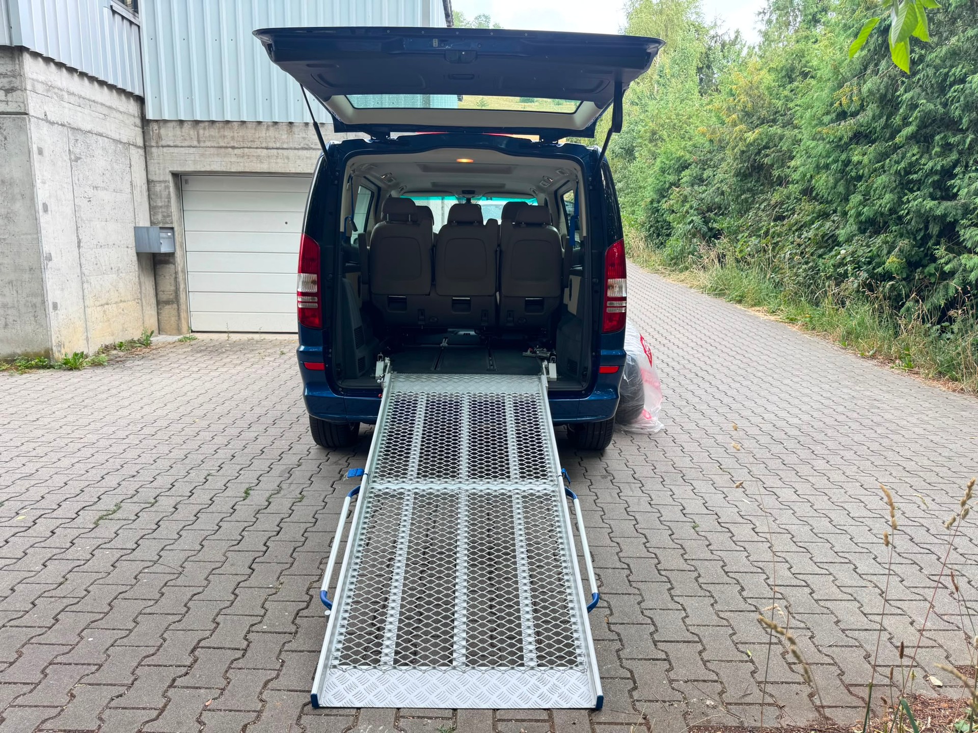 MERCEDES-BENZ Viano 3.0 CDI Blue Efficiency Ambiente A-image-15