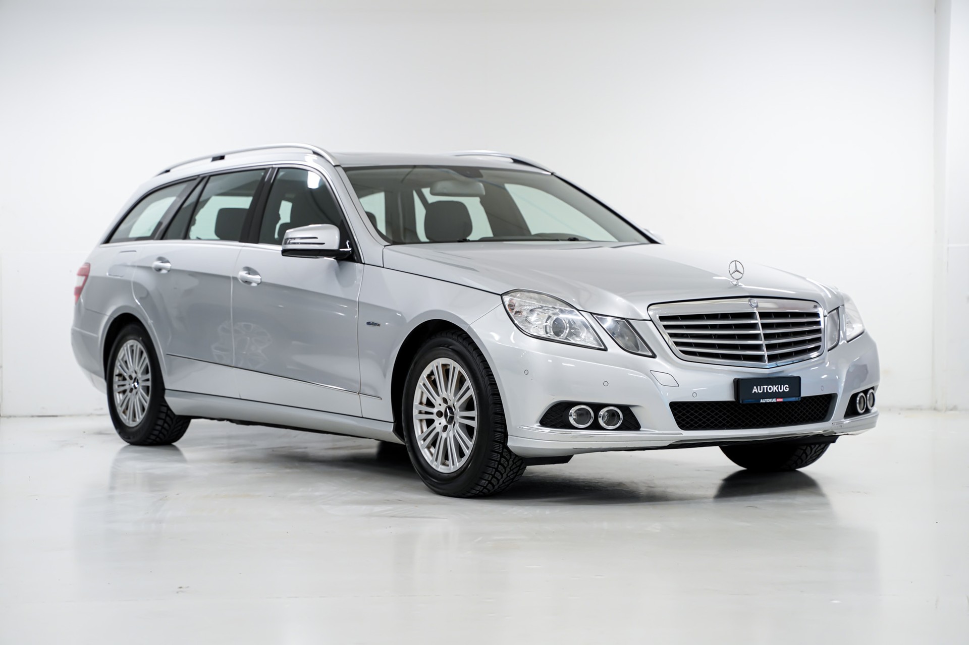 MERCEDES-BENZ E 350 CGI BlueEfficiency Avantgarde 7G-Tronic-showroom-element-2