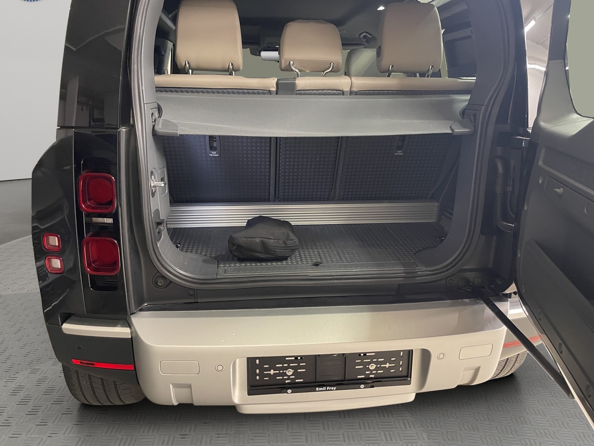 LAND ROVER Defender 90 3.0 D I6 250 SE-image-13