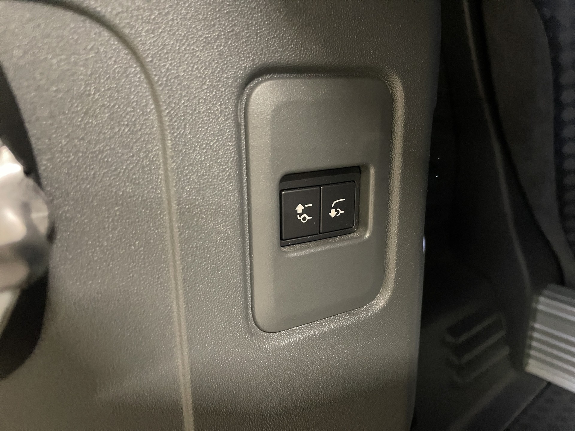 LAND ROVER Defender 90 3.0 D I6 250 SE-image-12