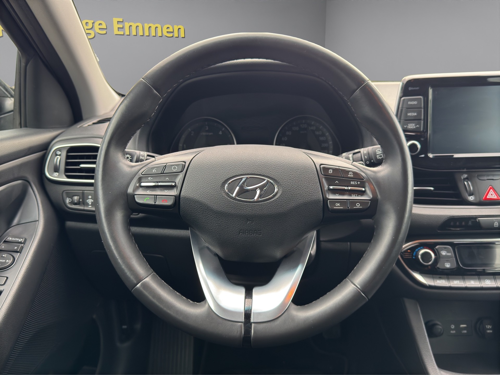 HYUNDAI i30 Wagon 1.6 CRDi Amplia DCT-image-12