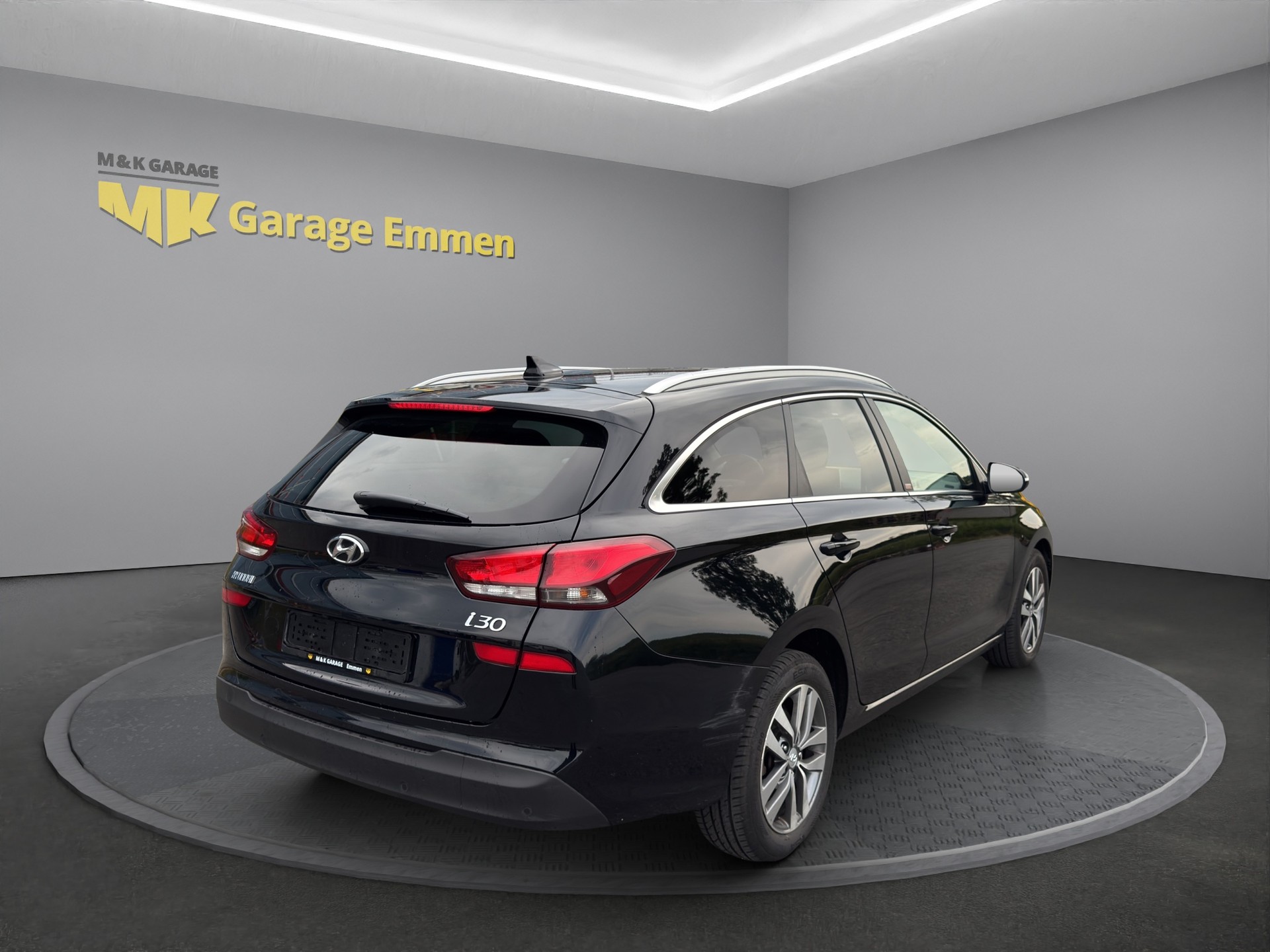 HYUNDAI i30 Wagon 1.6 CRDi Amplia DCT-image-4