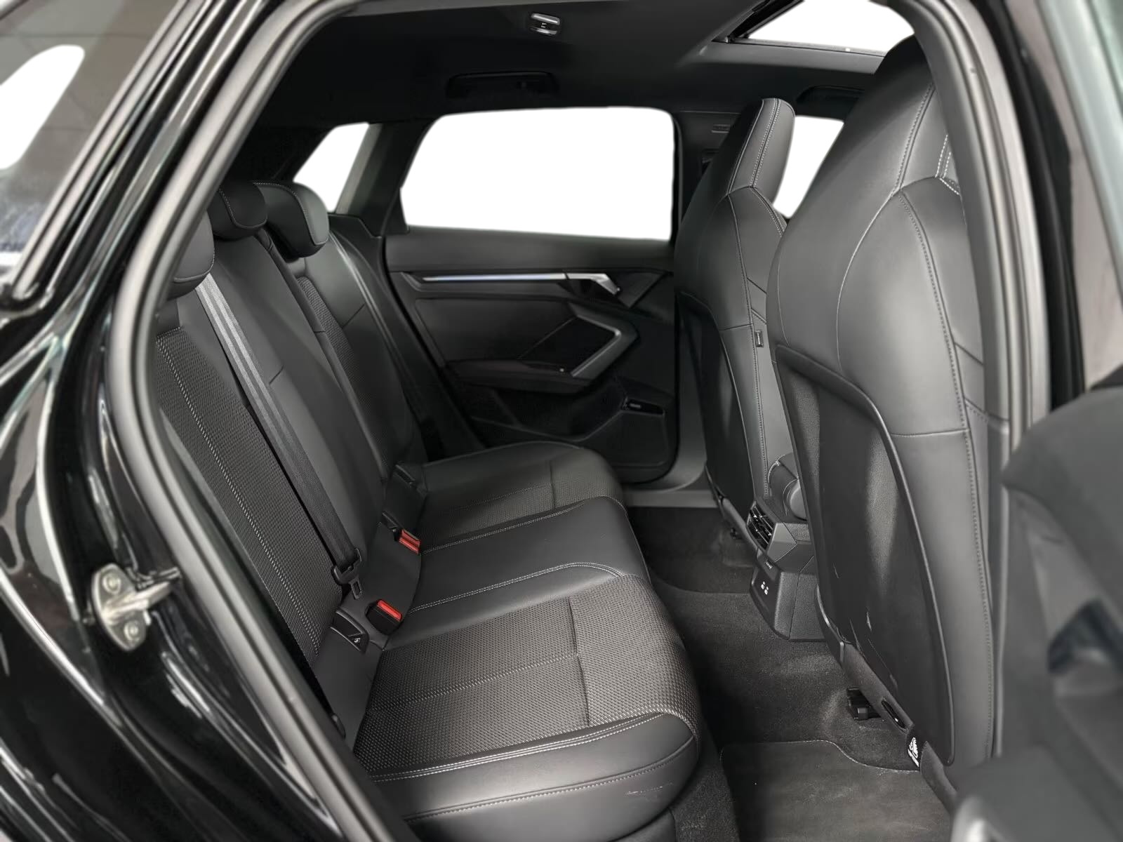 AUDI A3 Sportback TFSI 110 kW S line S tronic-image-19