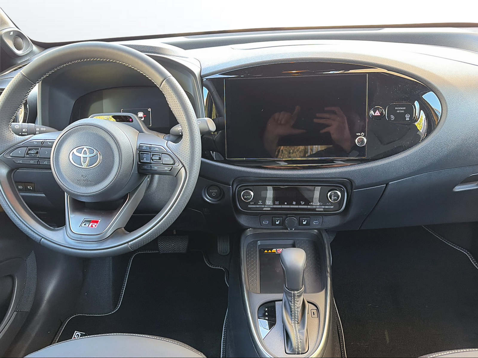 TOYOTA Aygo X 1.5 GR Sport e-CVT-image-9
